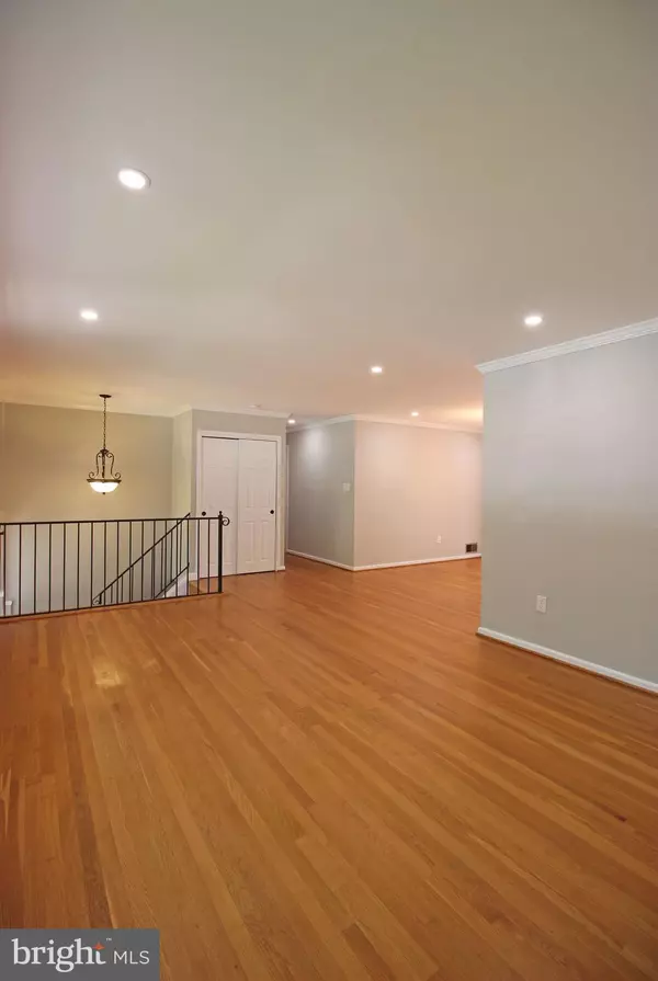 Vienna, VA 22180,102 YEONAS DR SE