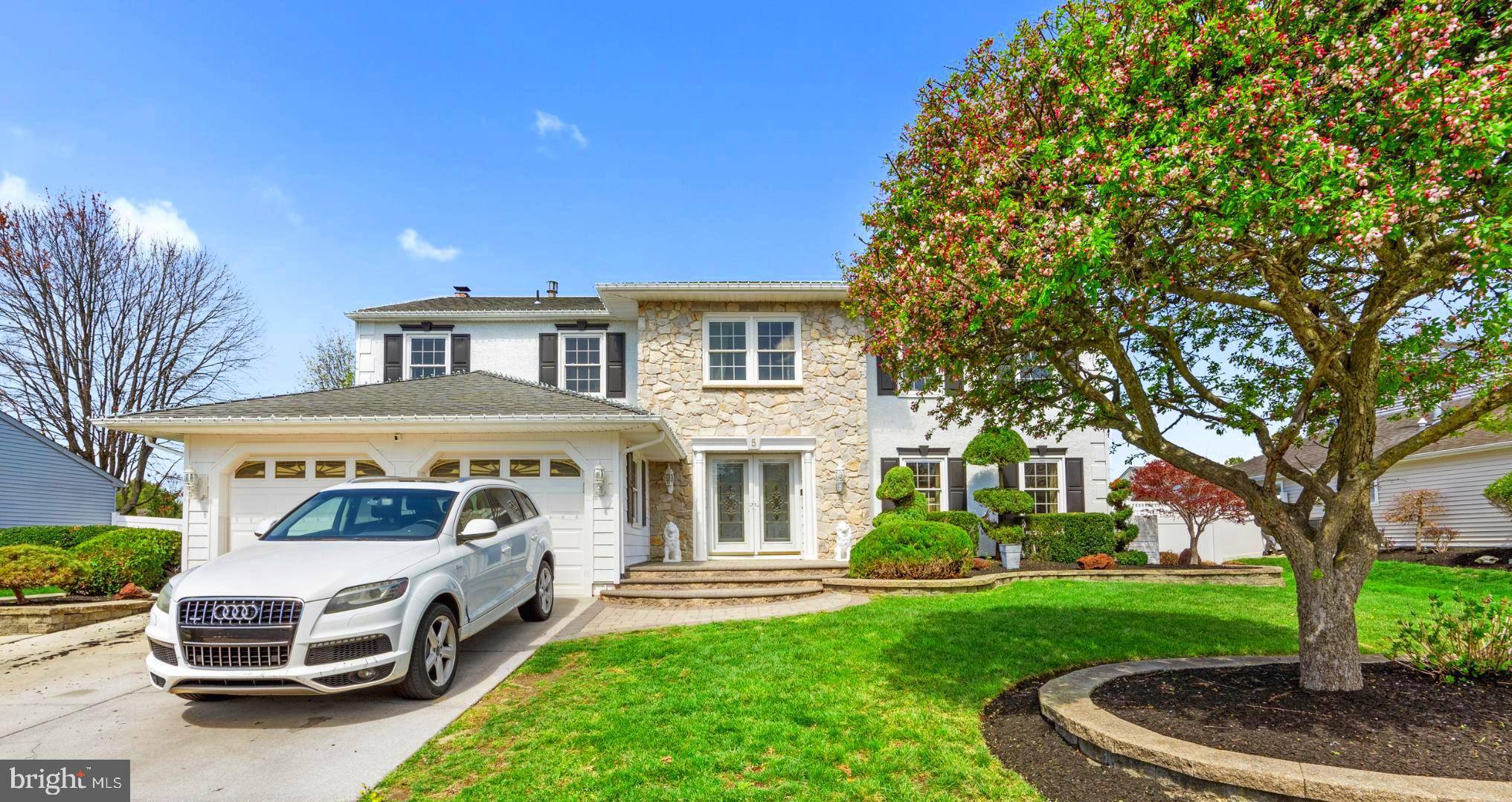 5 GREENLEIGH CIR, Sewell, NJ 08080