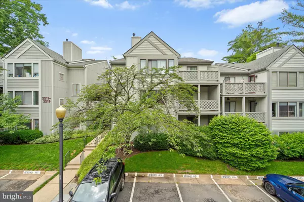 Reston, VA 20191,2221 HUNTERS RUN DR