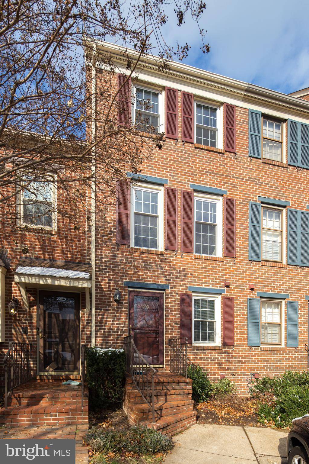 709 W ABINGDON CT, Alexandria, VA 22314
