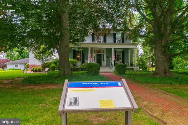 Charles Town, WV 25414,417 E WASHINGTON ST