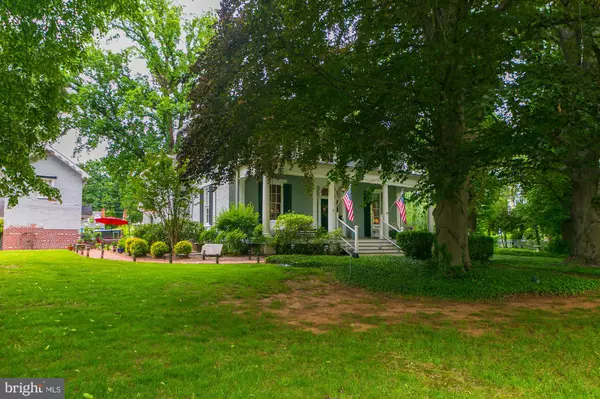 Charles Town, WV 25414,417 E WASHINGTON ST