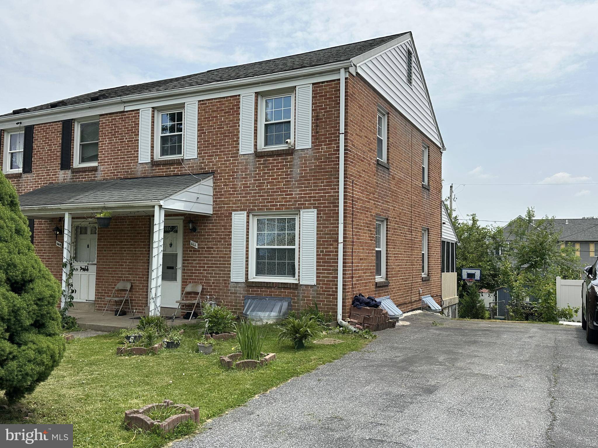 Lancaster, PA 17603,662 HERSHEY AVE