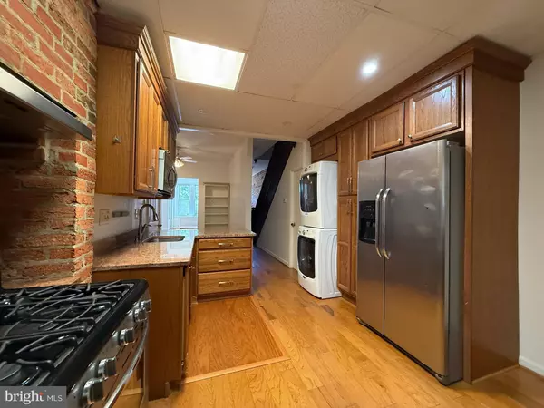 Washington, DC 20002,833 11TH ST NE