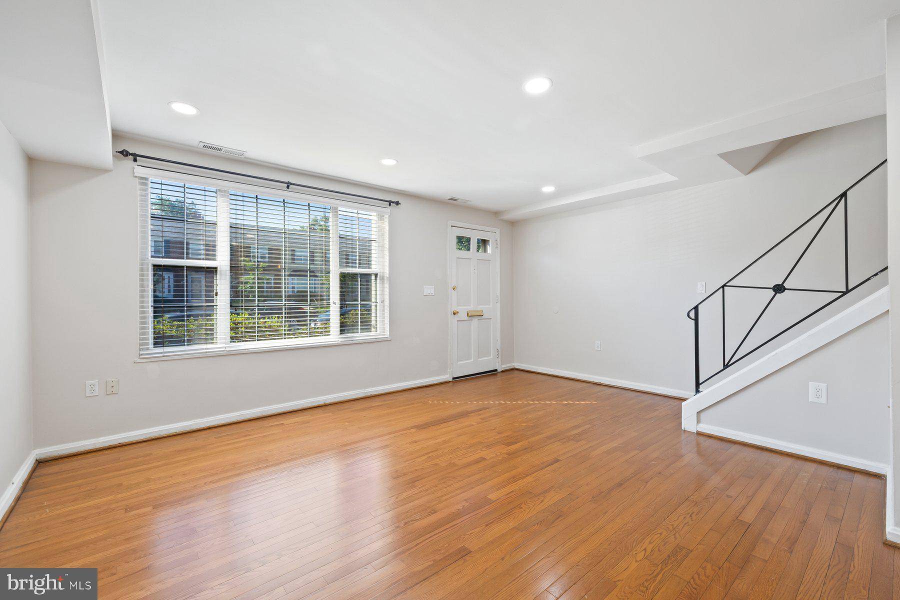 Alexandria, VA 22302,2512 N DEARING ST N