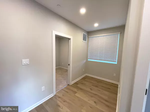 Washington, DC 20003,1307 K ST SE #101