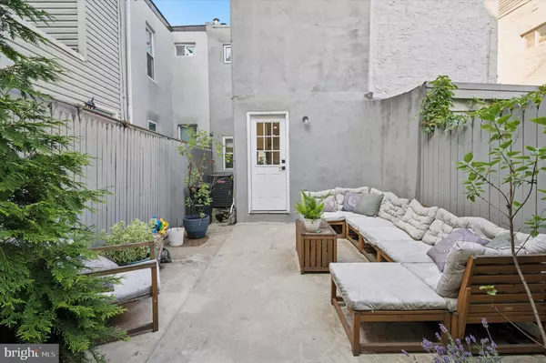 Philadelphia, PA 19125,2174 E OAKDALE ST