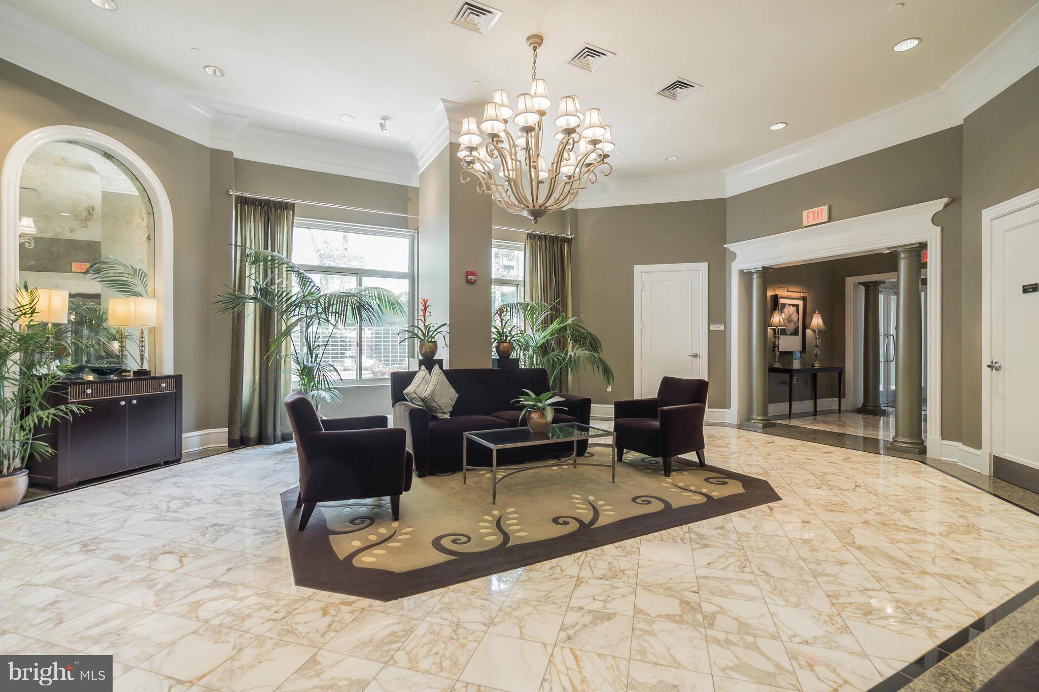 Arlington, VA 22203,851 N GLEBE RD #211
