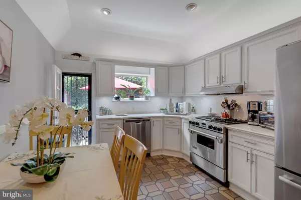 Philadelphia, PA 19106,610 PINE ST