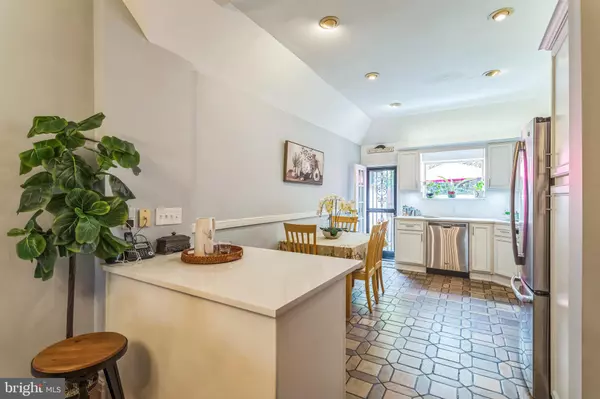 Philadelphia, PA 19106,610 PINE ST