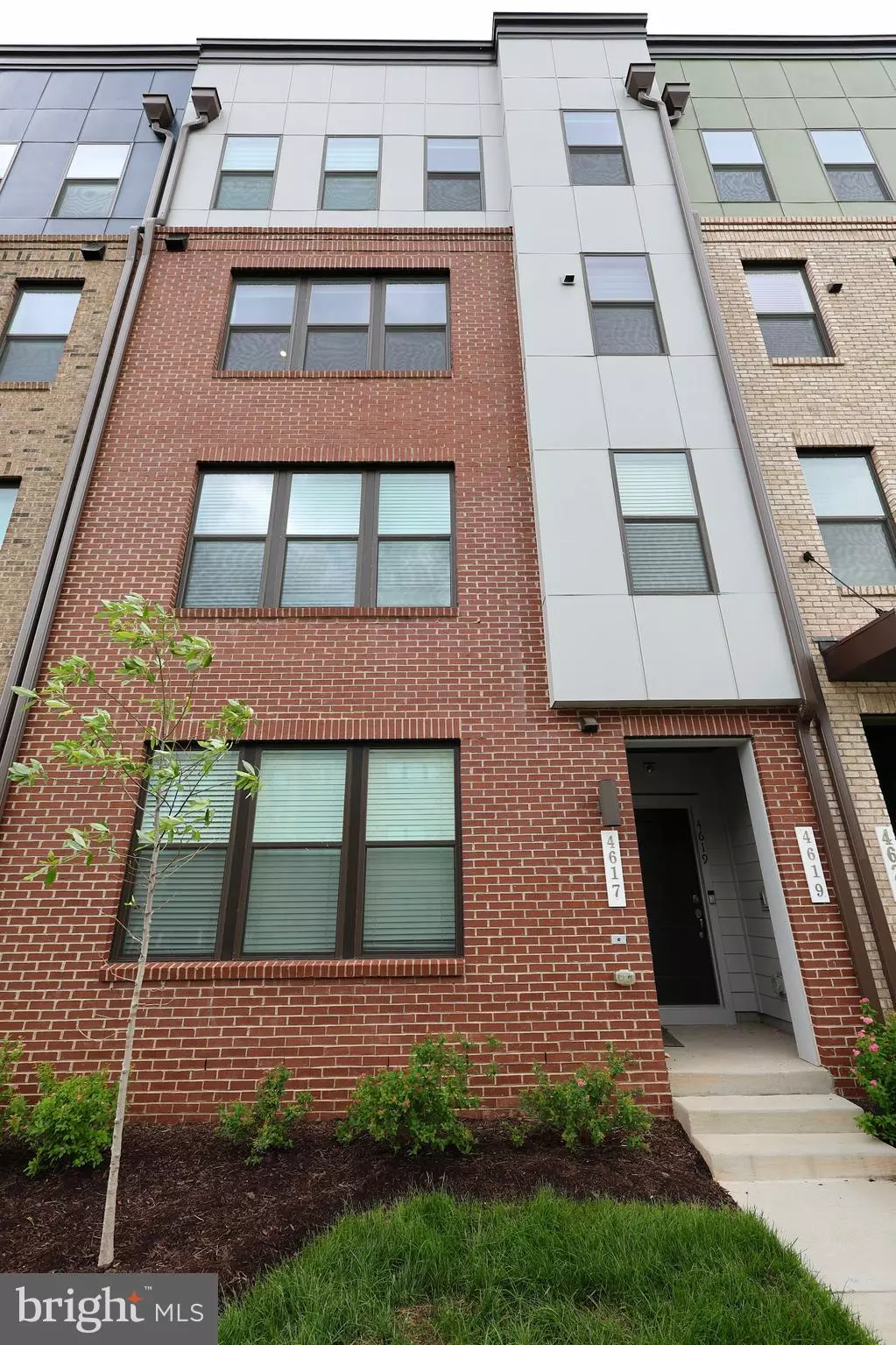 Chantilly, VA 20151,4619 OLIVINE DR