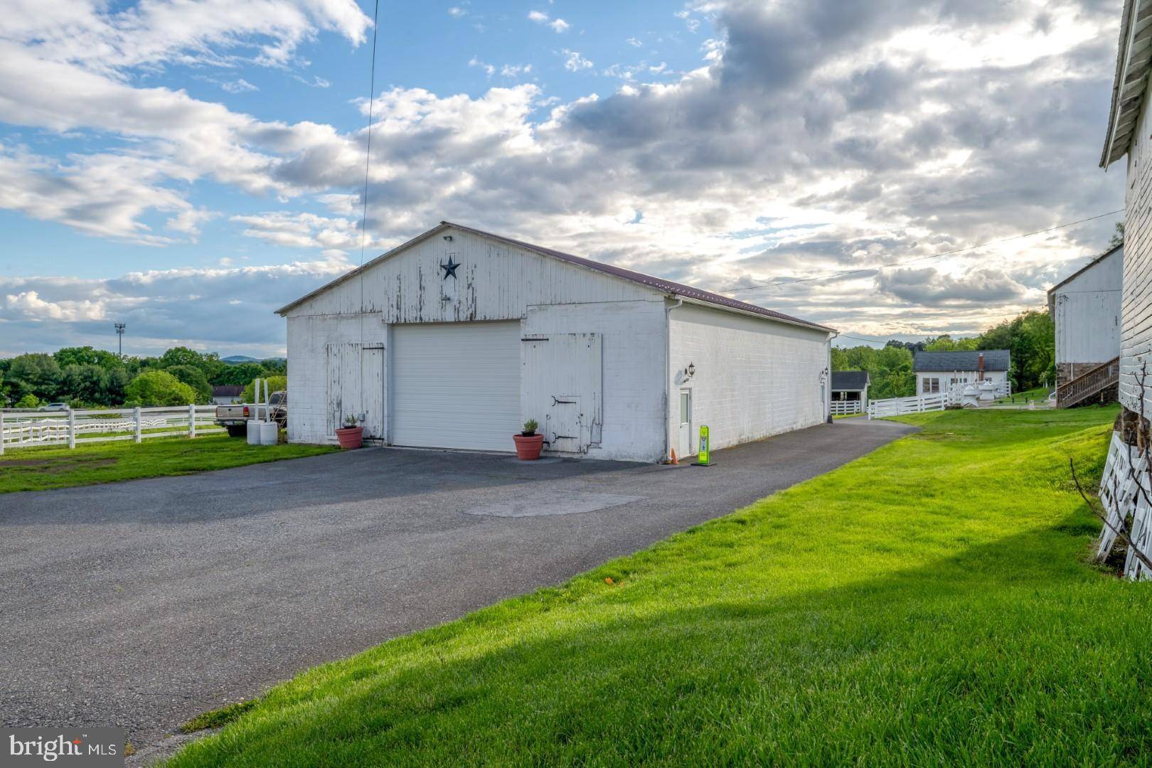 Reading, PA 19605,1160 OLD BERNVILLE RD