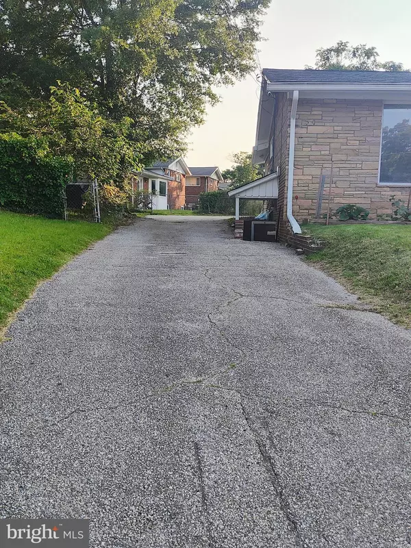 Hyattsville, MD 20782,7102 ADELPHI RD