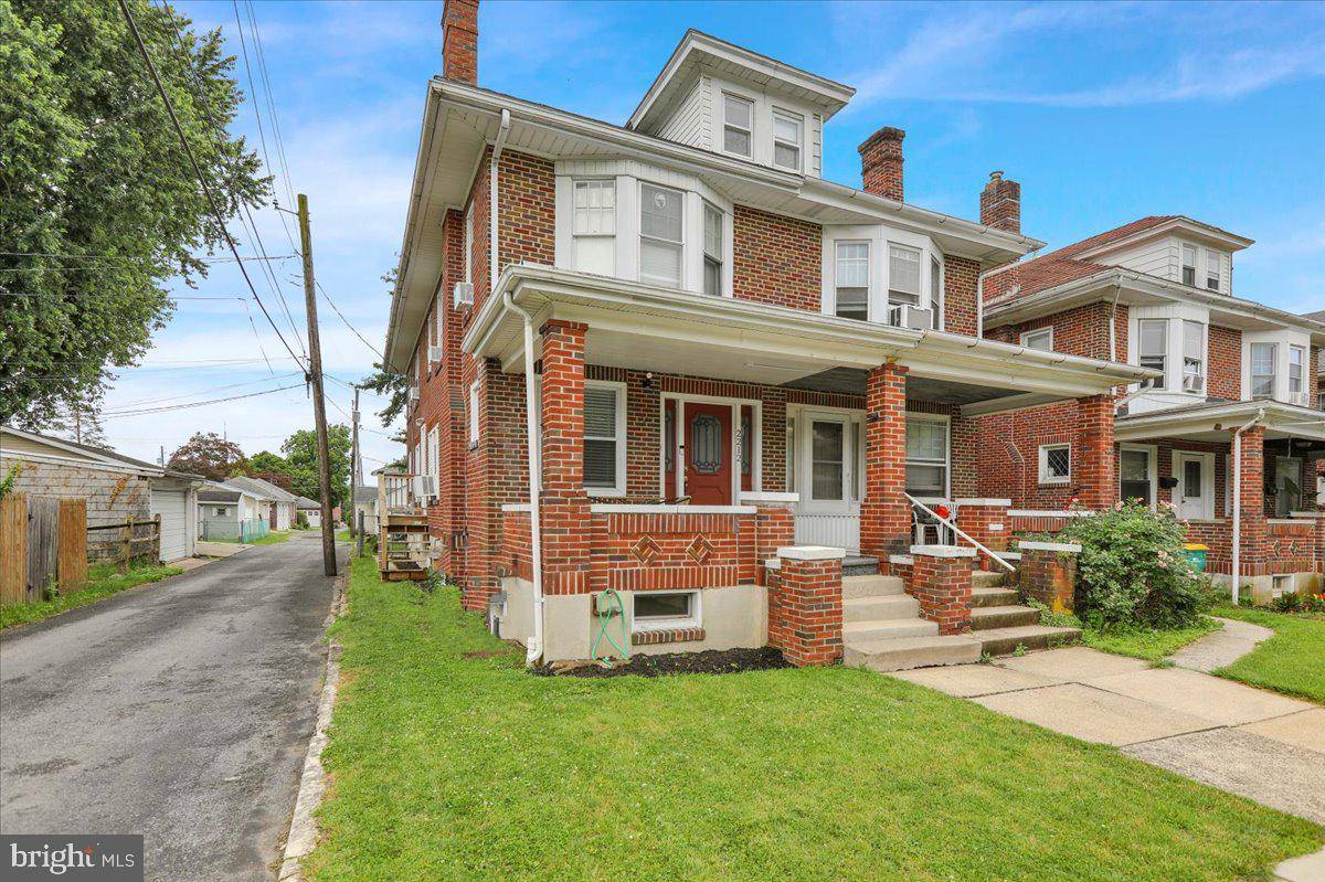2212 HIGHLAND ST, Reading, PA 19609