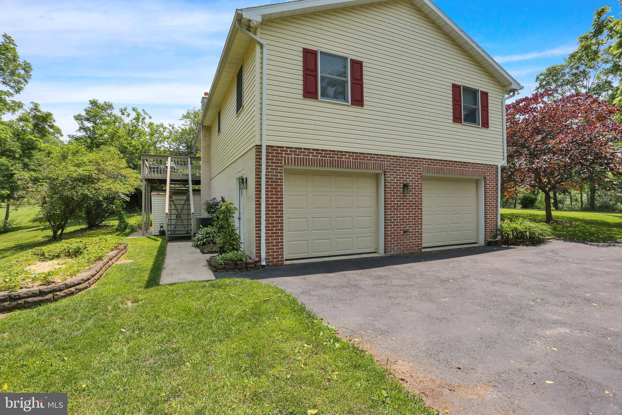 Womelsdorf, PA 19567,129 DECK RD