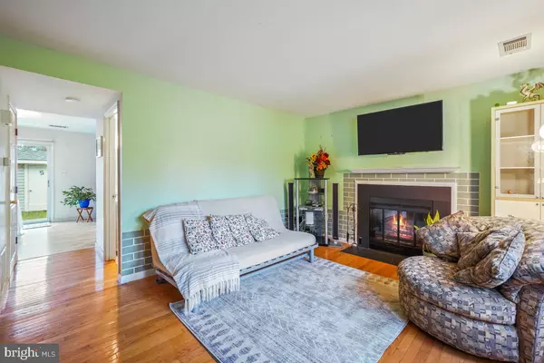 Laurel, MD 20707,7719 HAINES CT