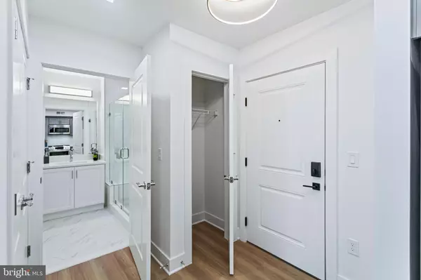 Alexandria, VA 22314,701 N HENRY ST #212