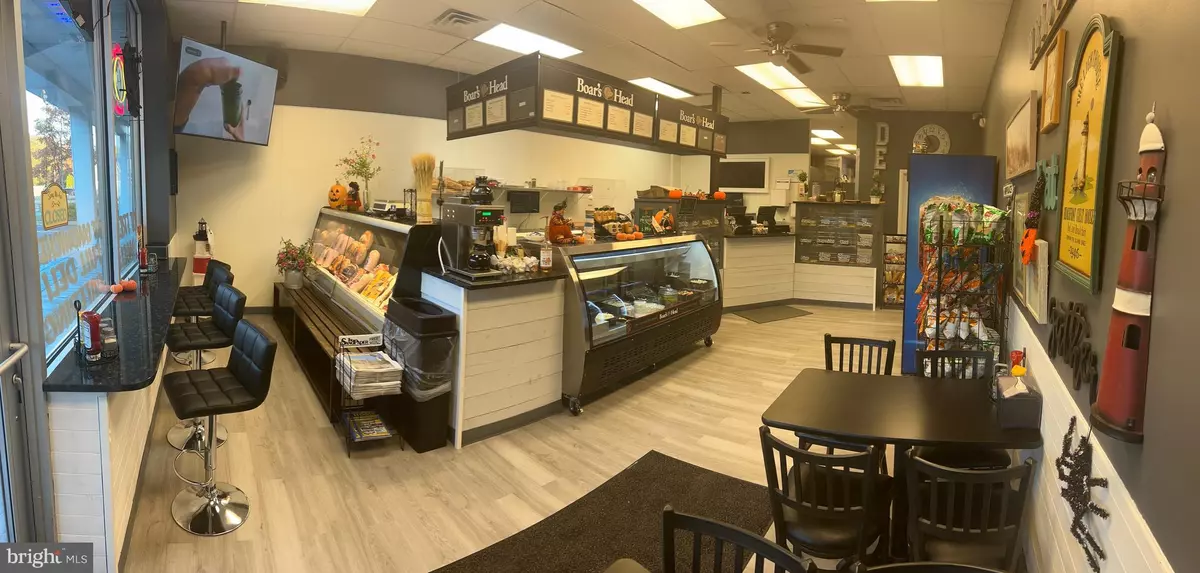 Manahawkin, NJ 08050,1636 W ROUTE 72 HWY W #6