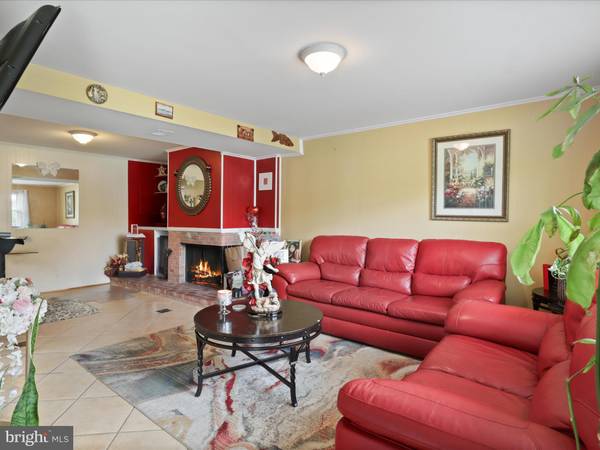 Woodbridge, VA 22193,4807 KEMPAIR CT