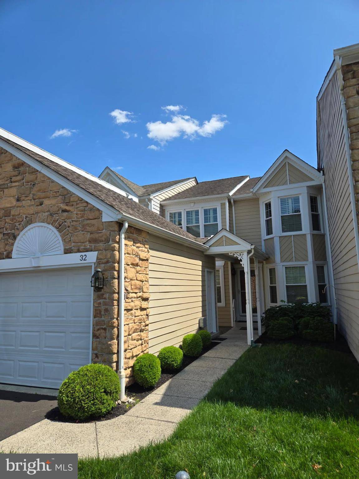 32 HUNTERS WAY W, Newtown, PA 18940