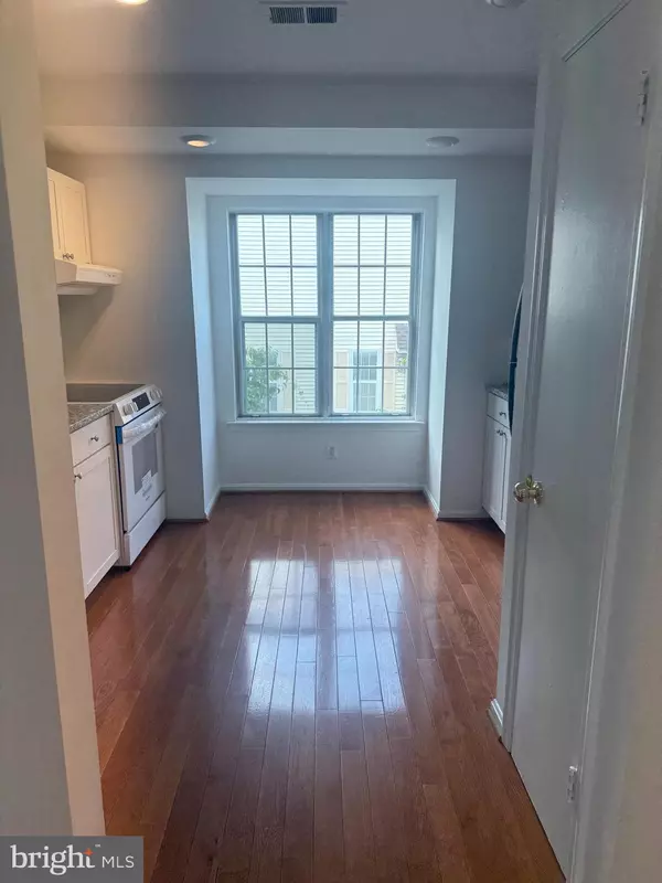 Chantilly, VA 20151,4223 MOSELLE DR