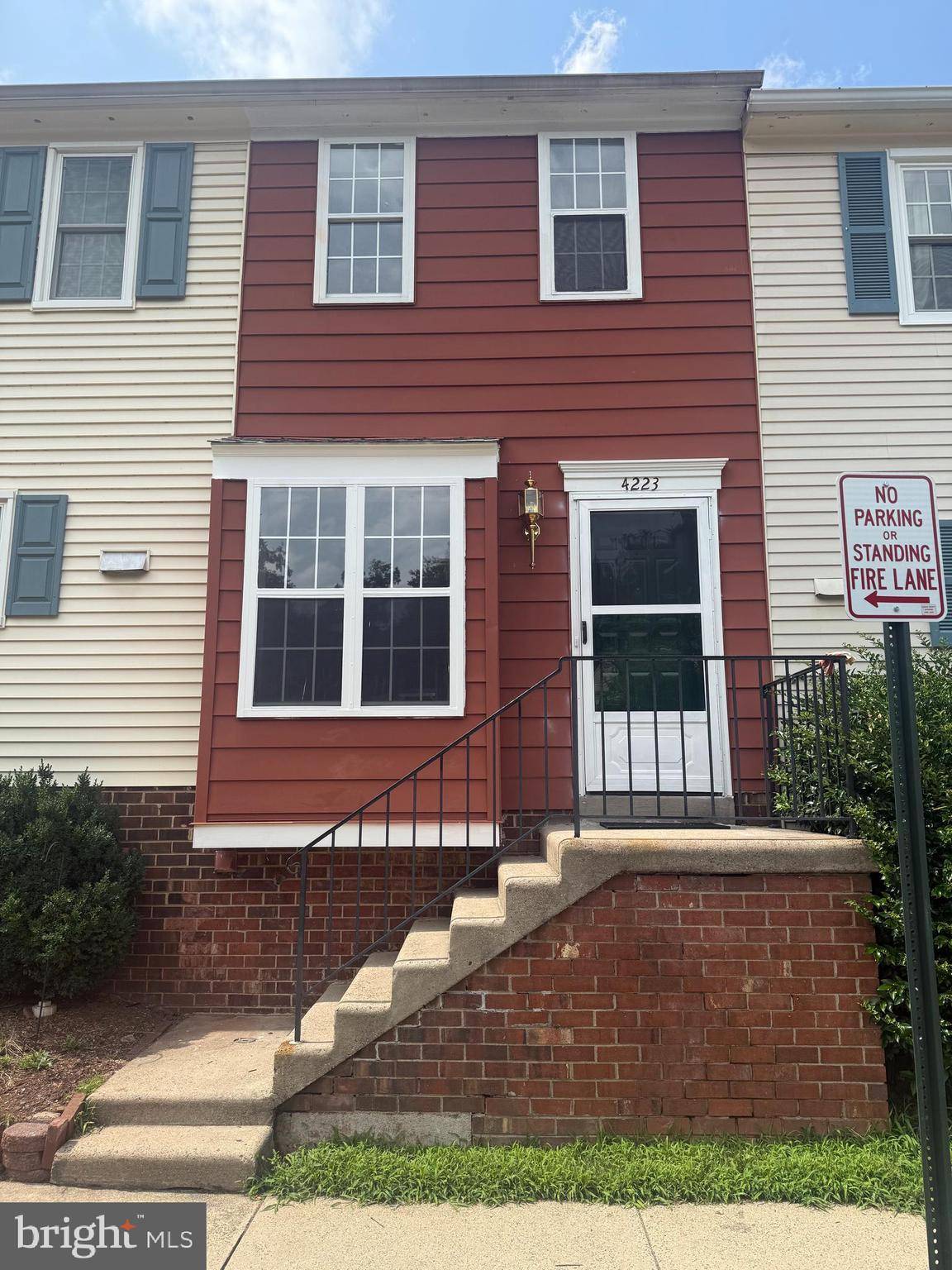 Chantilly, VA 20151,4223 MOSELLE DR