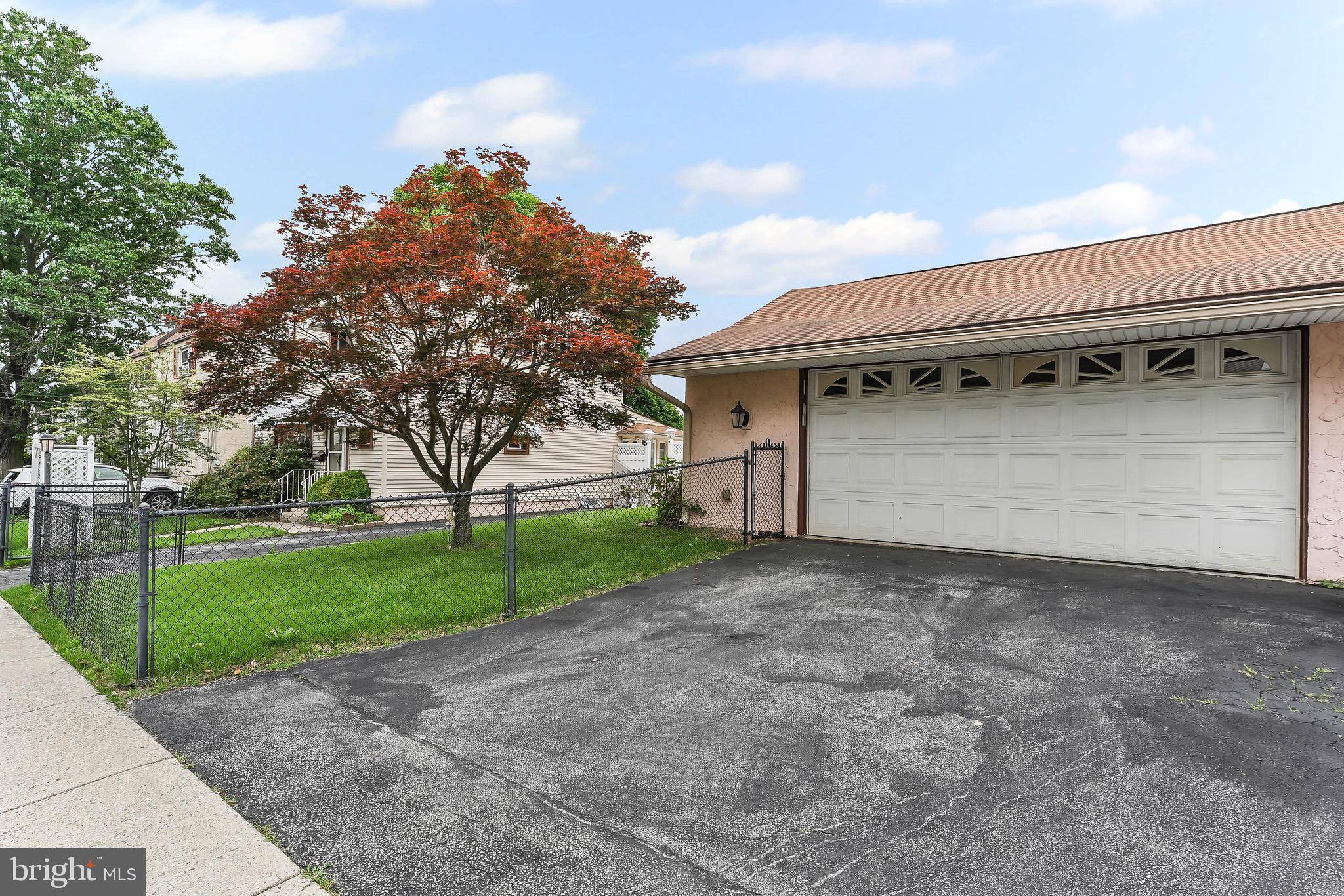 Bryn Mawr, PA 19010,862+LOT (GARAGE) PENN ST