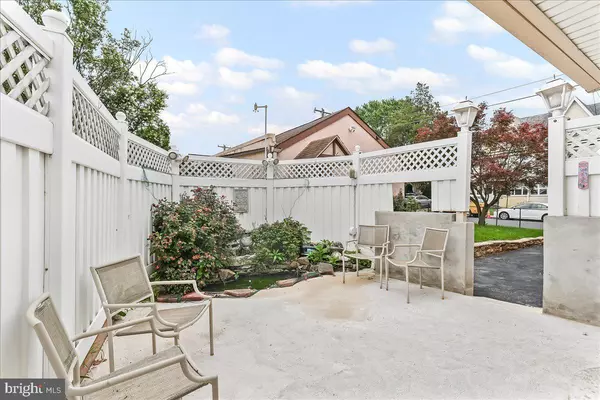 Bryn Mawr, PA 19010,862+LOT (GARAGE) PENN ST