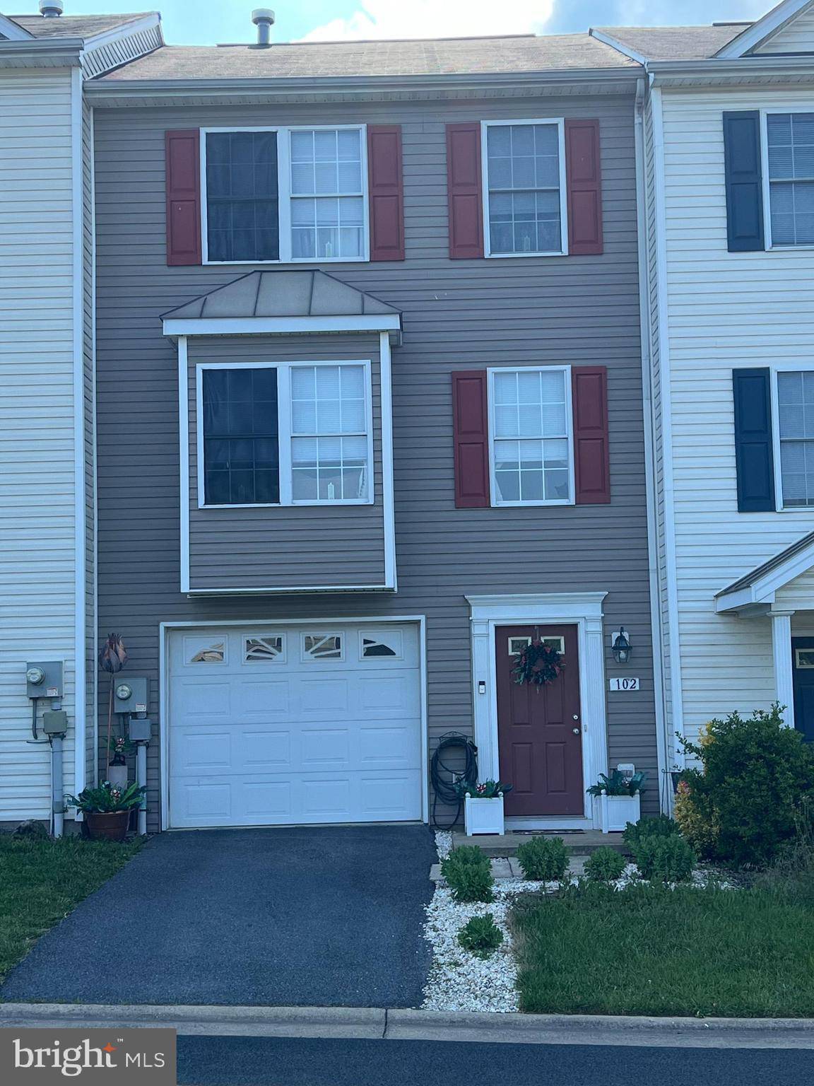 102 ZEPHYR LN, Winchester, VA 22602