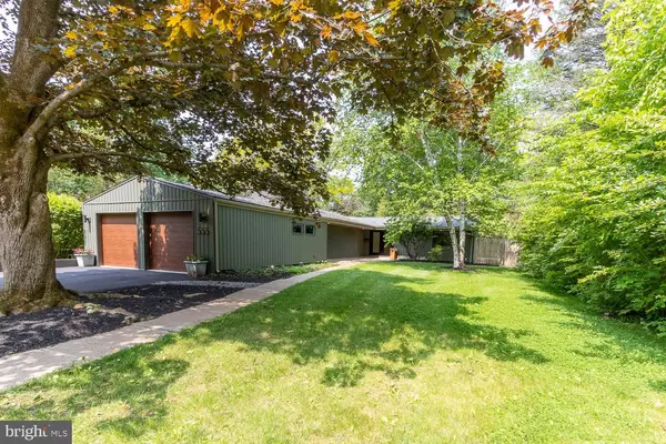 555 HILLCREST AVE, State College, PA 16803