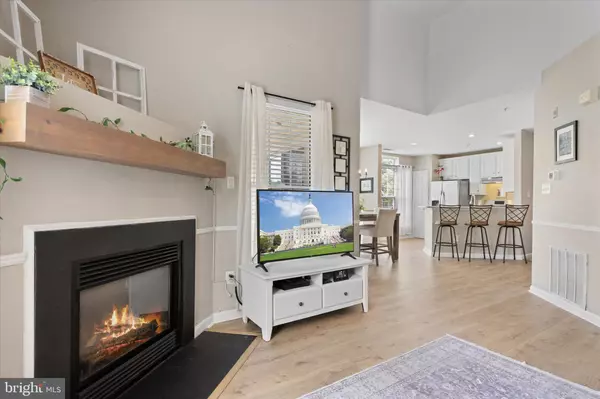 Chantilly, VA 20152,25280 LAKE SHORE SQ #205