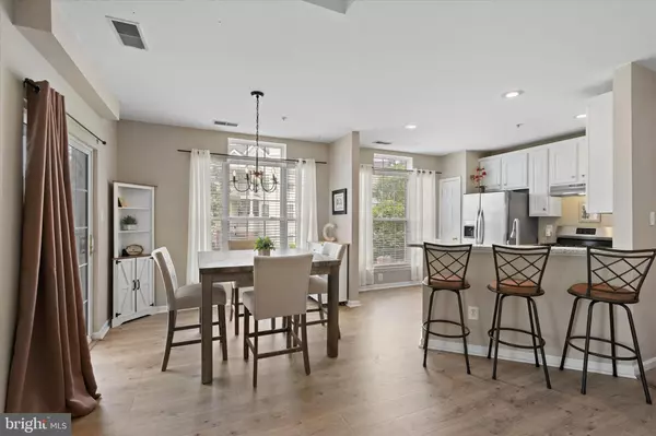 Chantilly, VA 20152,25280 LAKE SHORE SQ #205