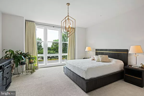 Herndon, VA 20171,13342 ARROWBROOK CENTRE DR #108