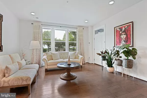 Herndon, VA 20171,13342 ARROWBROOK CENTRE DR #108