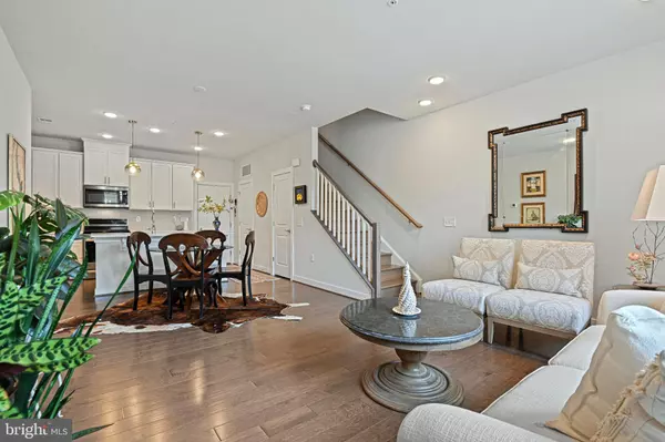 Herndon, VA 20171,13342 ARROWBROOK CENTRE DR #108