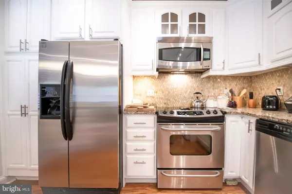 Chevy Chase, MD 20815,7036 STRATHMORE ST #211
