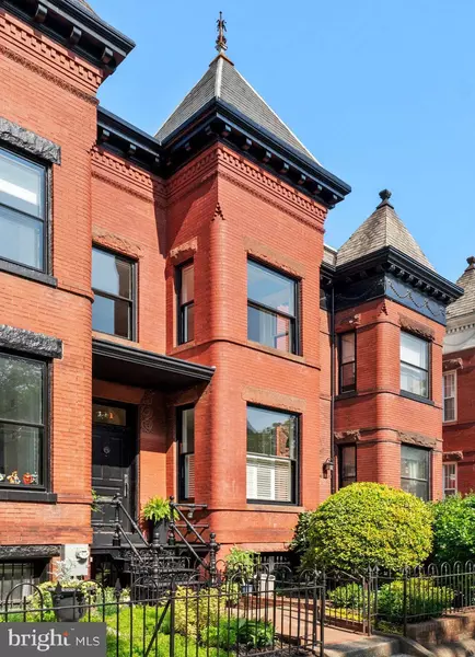 111 8TH ST SE, Washington, DC 20003