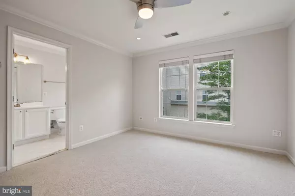 Vienna, VA 22180,2706 MANHATTAN PL