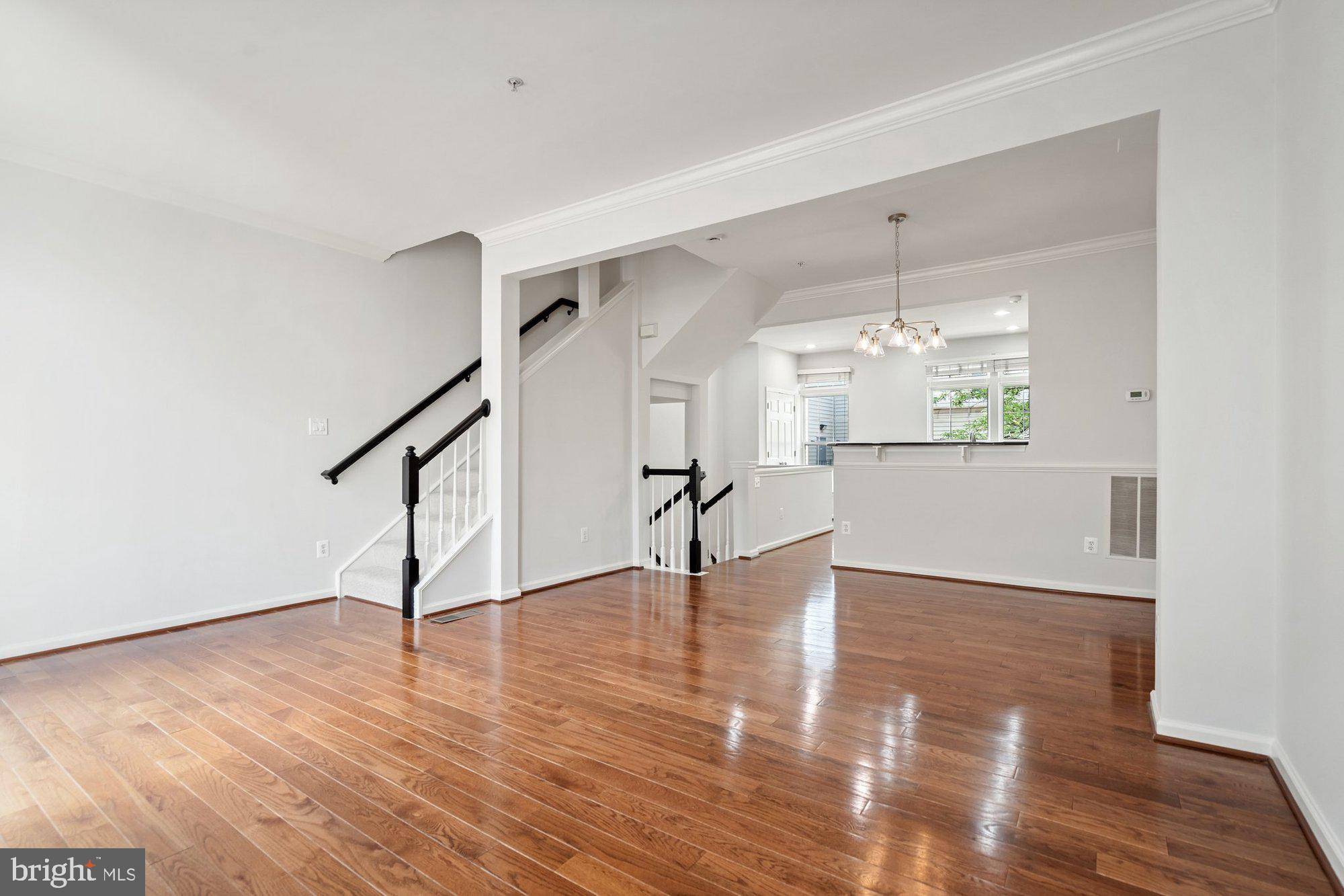 Vienna, VA 22180,2706 MANHATTAN PL