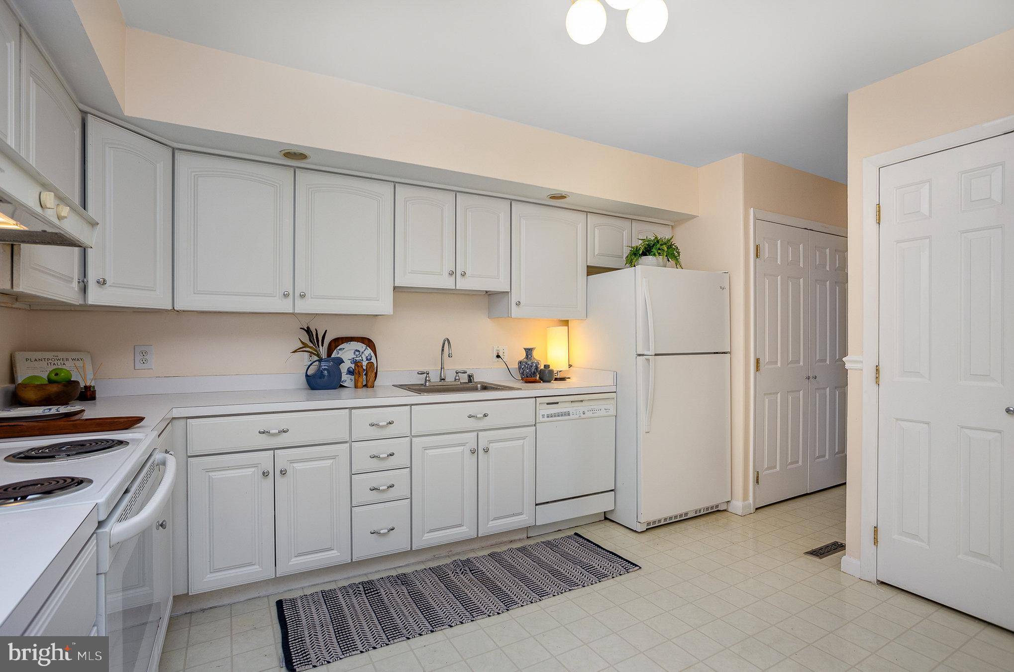 Baltimore, MD 21208,27 STONEHENGE CIR #27-11