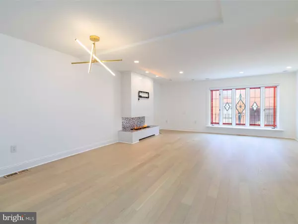 Philadelphia, PA 19147,104 LOMBARD ST