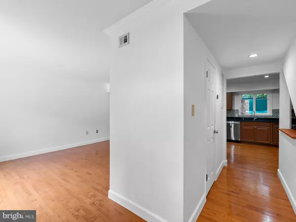 Reston, VA 20191,2459 PYRENEES CT
