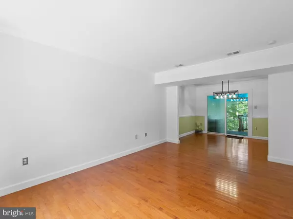 Reston, VA 20191,2459 PYRENEES CT