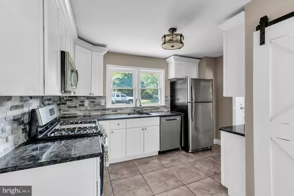 Delran, NJ 08075,27 LITLE AVE