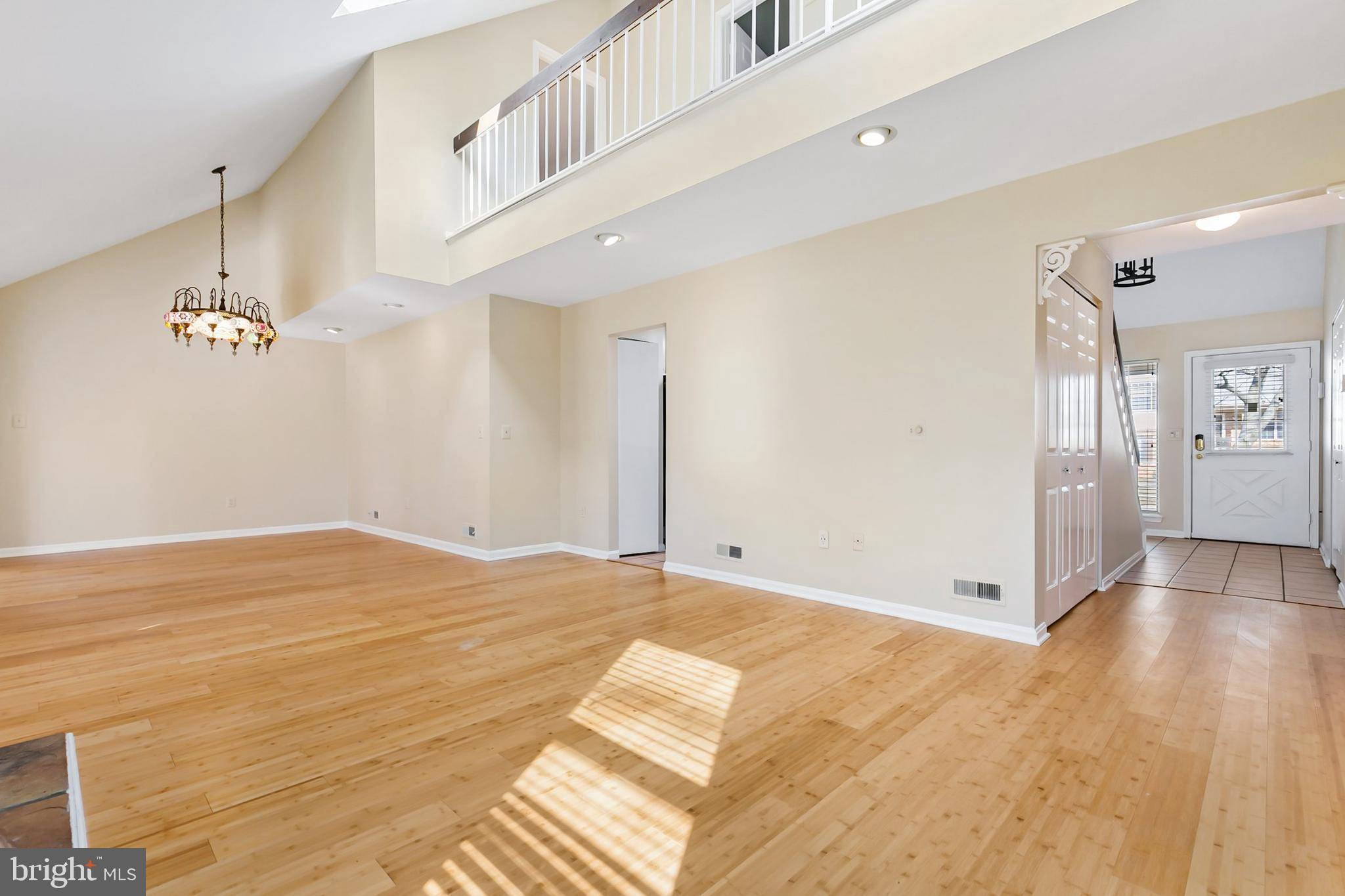 Lanham, MD 20706,10011 TREETOP LN