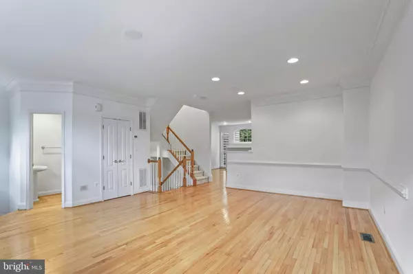 Oakton, VA 22124,9988 CYRANDALL DR