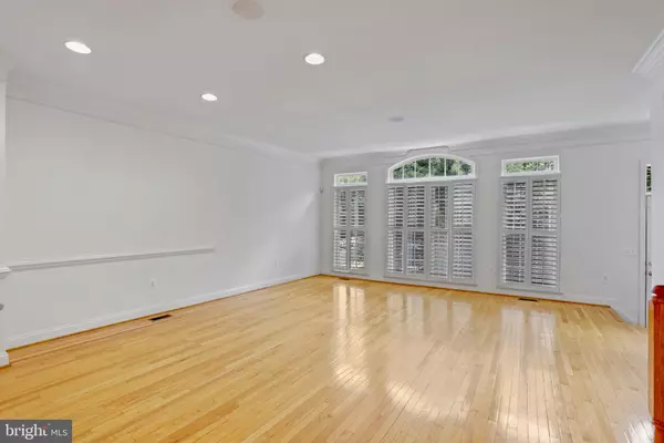Oakton, VA 22124,9988 CYRANDALL DR