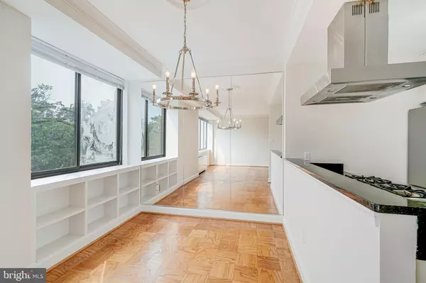 Arlington, VA 22207,4390 LORCOM LN #810