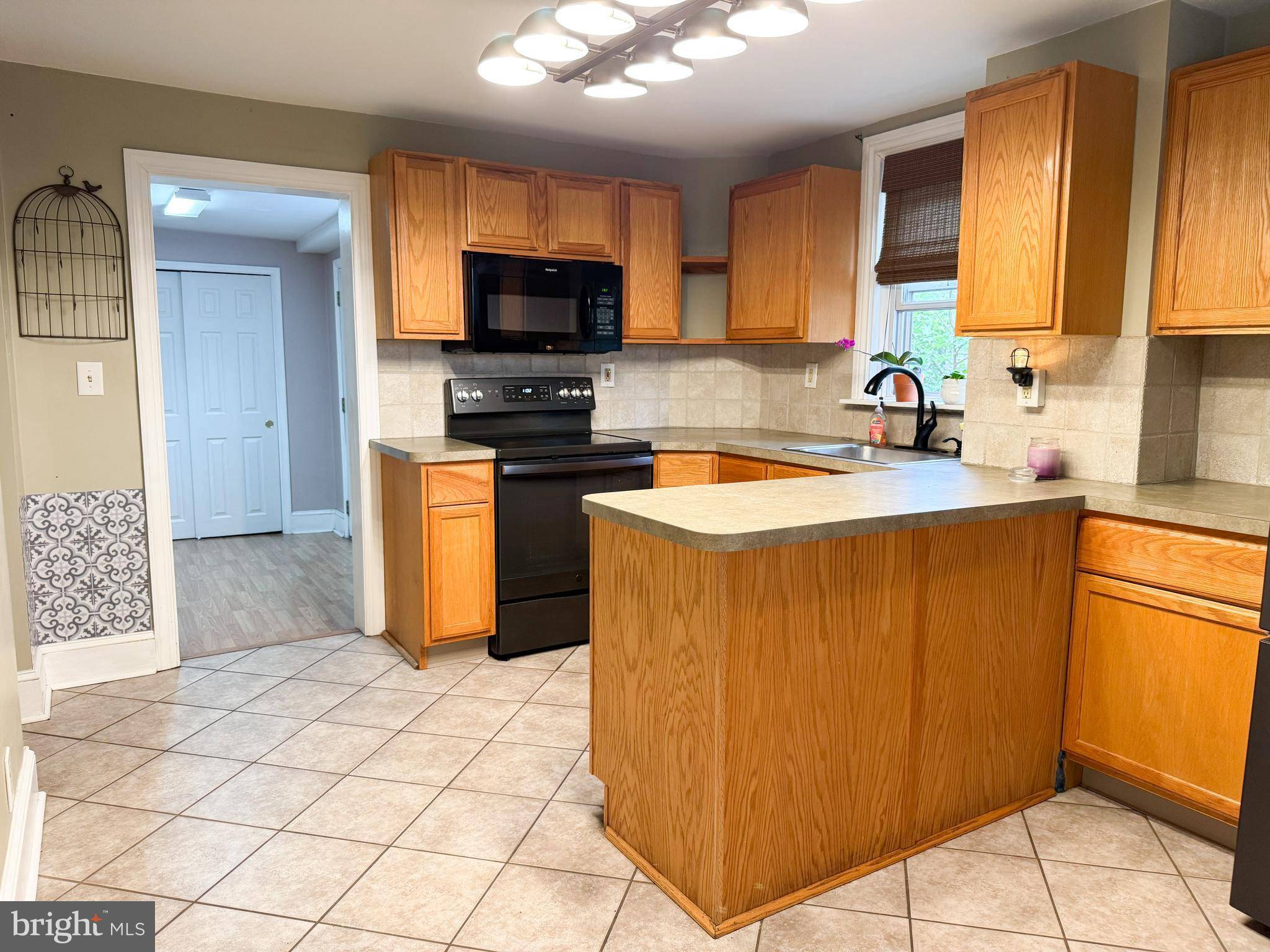 Hatboro, PA 19040,117 E MONTGOMERY AVE