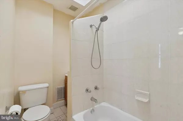 Philadelphia, PA 19148,338 DALY ST